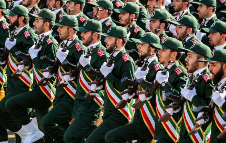 الحرس الثوري يخيّر ترامب بين «عملية مستحيلة» أو «صفقة سيئة»