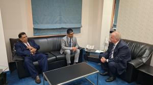 الوزير الحاج يناقش شؤون وزارته مع السفير الهندي