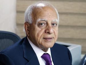 إغراءات المسيح وقنبلة شجرة الميلاد